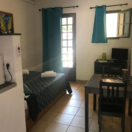 Le Clos Des Arbousiers Holiday home *