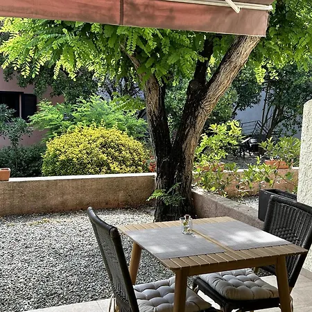 Le Clos Des Arbousiers Holiday home *