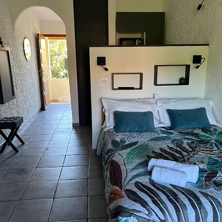 Le Clos Des Arbousiers *