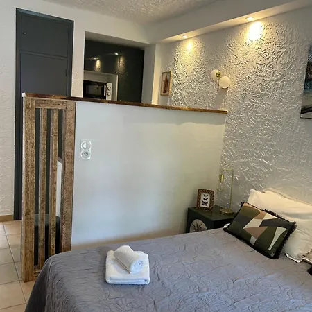 Le Clos Des Arbousiers Holiday home *